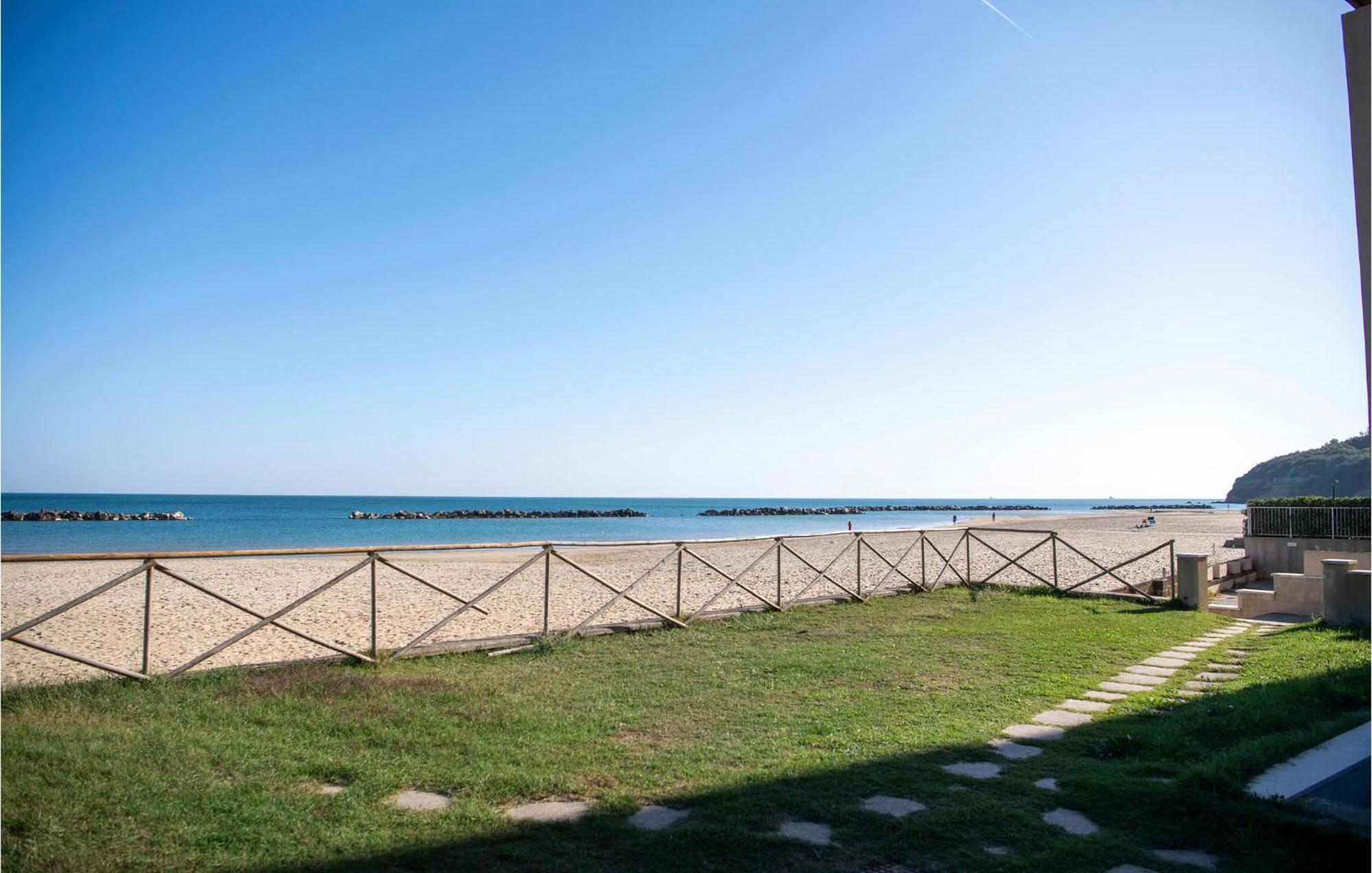Awesome Apartment In Ortona With Wifi Buitenkant foto